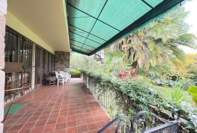 4 Bed House with En Suite in Lavington - 4