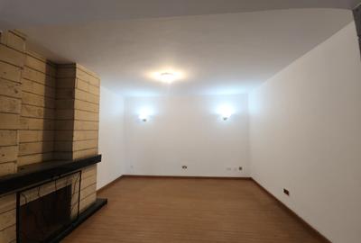 5 Bed House with En Suite in Lavington - 3