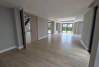 4 Bed House with En Suite at Runda