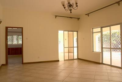 5 Bed House with En Suite in Runda