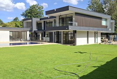 5 Bed House with En Suite in Nyari