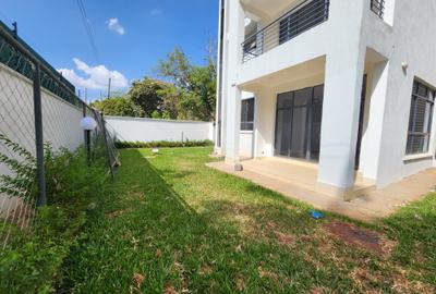 5 Bed Villa with En Suite in Lavington - 4