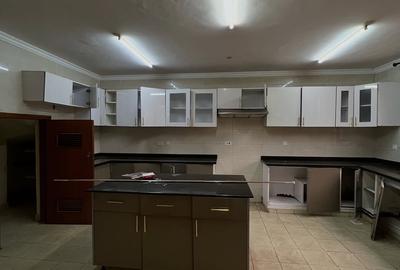 5 Bed Townhouse with En Suite at Amboseli Lane - 2