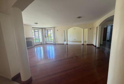 6 Bed House with En Suite in Runda - 2