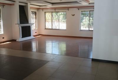 5 Bed Townhouse with En Suite in Westlands Area