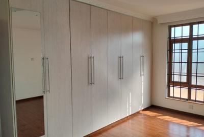 4 Bed Townhouse with En Suite in Runda