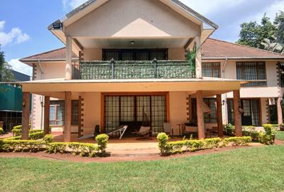 5 Bed Villa with En Suite in Runda