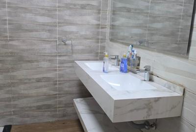 6 Bed Apartment with En Suite at Parklands - 4
