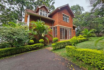 4 Bed House with En Suite in Rosslyn