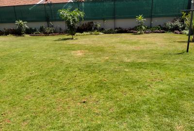 5 Bed Townhouse with En Suite in Thigiri