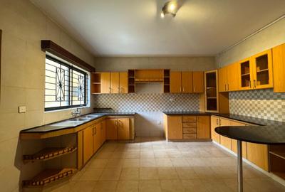 3 Bed Apartment with En Suite in Kileleshwa - 4
