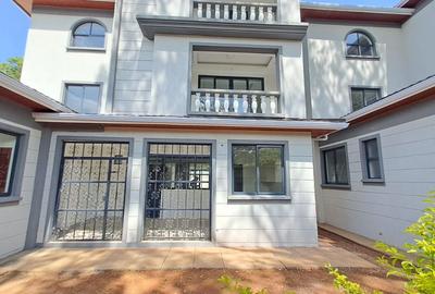 5 Bed Townhouse with En Suite in Lavington