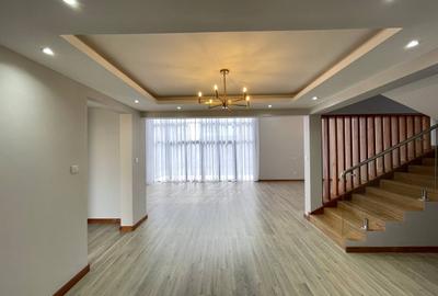 4 Bed Townhouse with En Suite in Membley - 3