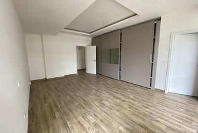 4 Bed Apartment with En Suite at Riverside Drive - 4