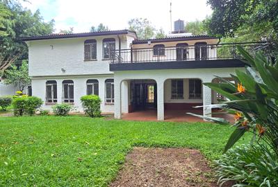 4 Bed House with En Suite at Hill View - 3