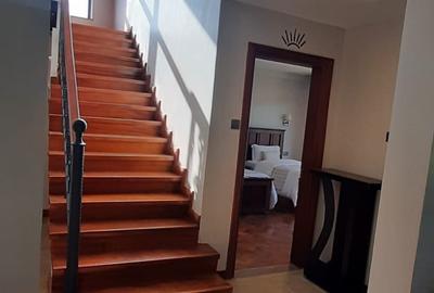 Serviced 4 Bed Apartment with En Suite in Riverside