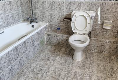 5 Bed Villa with En Suite in Spring Valley - 4