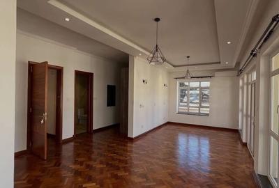 6 Bed Townhouse with En Suite in Lavington - 4