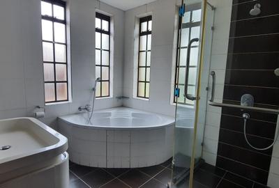5 Bed Townhouse with En Suite in Lavington