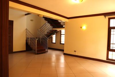 3 Bed Townhouse with En Suite in Hill View - 3