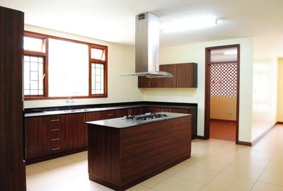 4 Bed Apartment with En Suite in Riverside