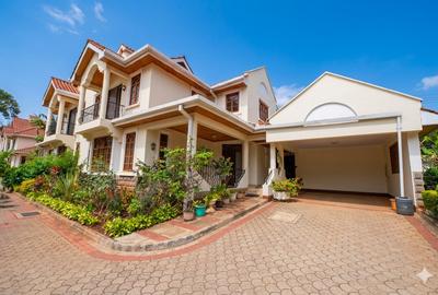 5 Bed Townhouse with En Suite in Lavington