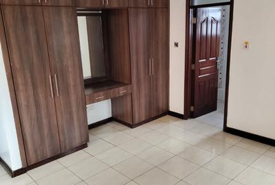 4 Bed Apartment with En Suite in Upper Hill - 2