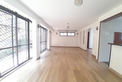 5 Bed Townhouse with En Suite at Lavington - 2
