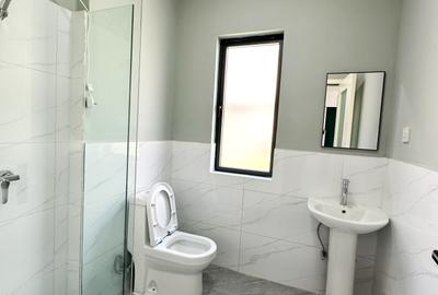 2 Bed Apartment with En Suite in Ngong Road - 4