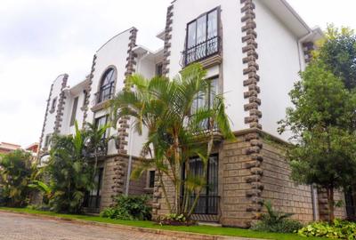 3 Bed Apartment with En Suite at Dennis Pritt Road