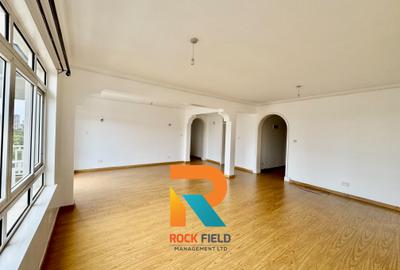 3 Bed Apartment with En Suite in Brookside - 4