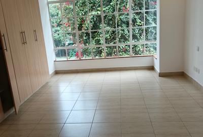 3 Bed Apartment with En Suite at Lavington - 4