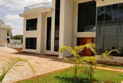 6 Bed House with En Suite in Loresho