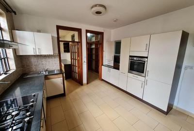 4 Bed Townhouse with En Suite at Lavington - 4