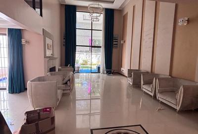 5 Bed House with En Suite in Lavington - 3