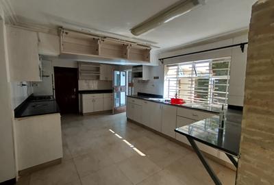 4 Bed Townhouse with En Suite in Runda - 3