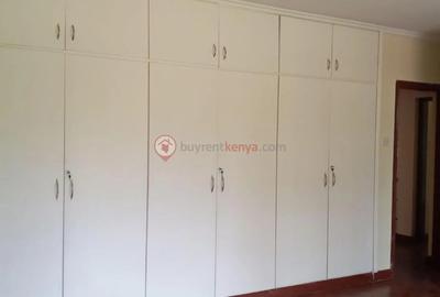 5 Bed Townhouse with En Suite in Westlands Area