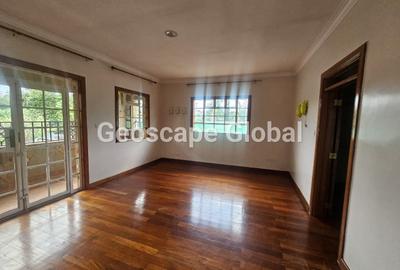 5 Bed House with En Suite in Runda - 2