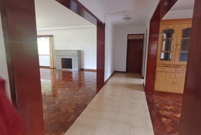 4 Bed House with En Suite in Runda