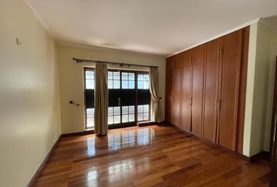 4 Bed Townhouse with En Suite at General Mathenge