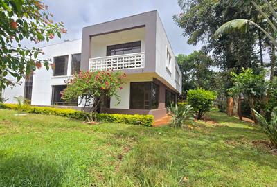 6 Bed House with En Suite in Runda