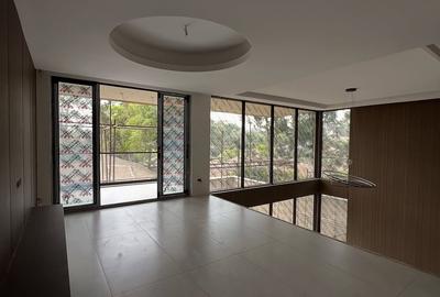 5 Bed Townhouse with En Suite at Lavington Green - 3