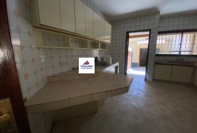 5 Bed House with En Suite in Westlands Area - 2