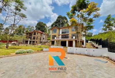 4 Bed Townhouse with En Suite in Rosslyn