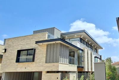 5 Bed House with En Suite at Off Grevillea Grove