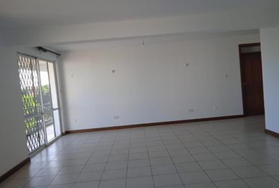 Serviced 4 Bed Apartment with En Suite in Parklands