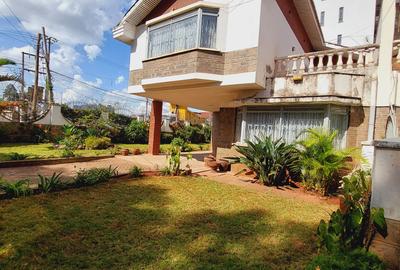 4 Bed House with En Suite in Brookside