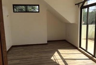 3 Bed Apartment with En Suite in Nyari - 4