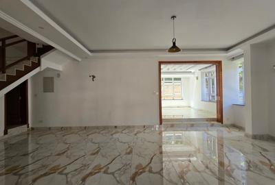 5 Bed Townhouse with En Suite in Lavington - 3