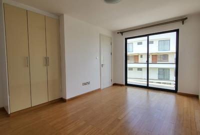 3 Bed Apartment with Swimming Pool in Garden Estate